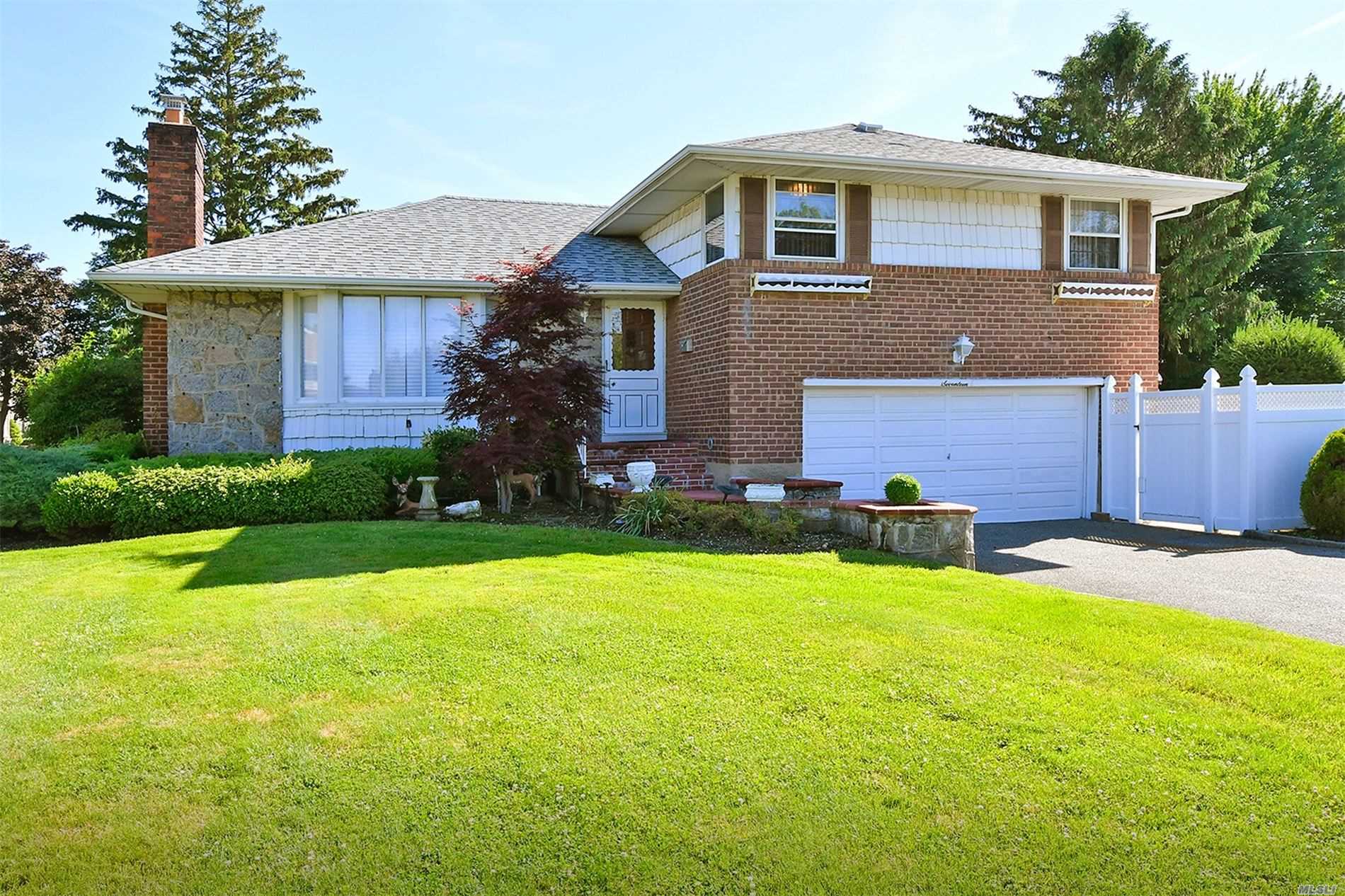 #1 photo, 17 Evelyn Court, Syosset , NY 11791