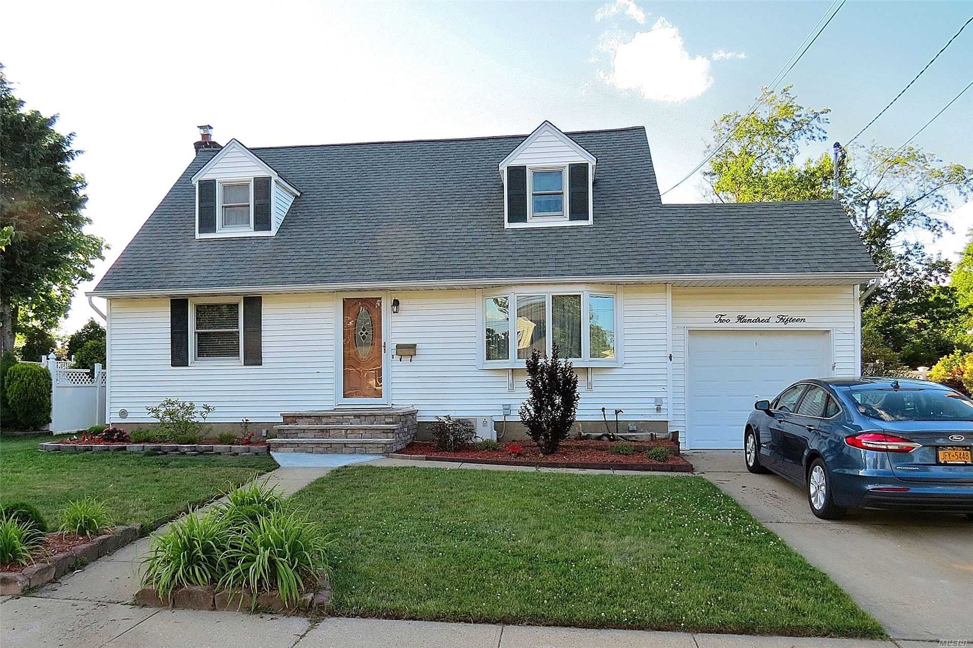 #1 photo, 215 Yoakum Avenue, Farmingdale , NY 11735