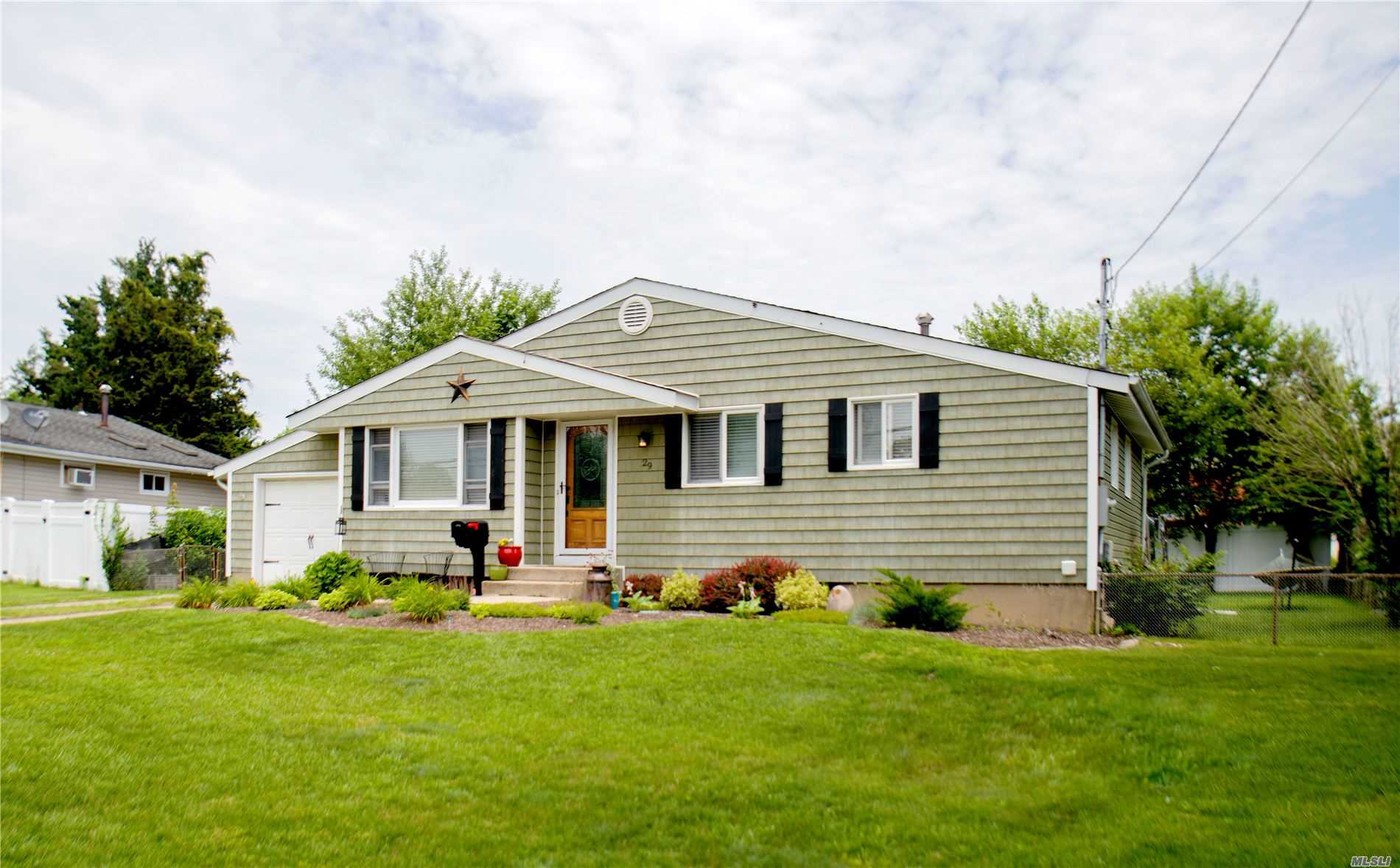 #1 photo, 29 13th Street, サフォーク郡 Deer Park , NY 11729