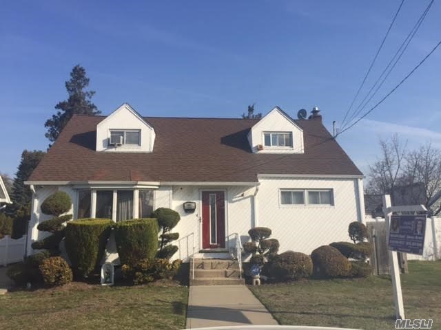 #1 photo, 1807 Adlin Court, ナッソー郡 East Meadow , NY 11554