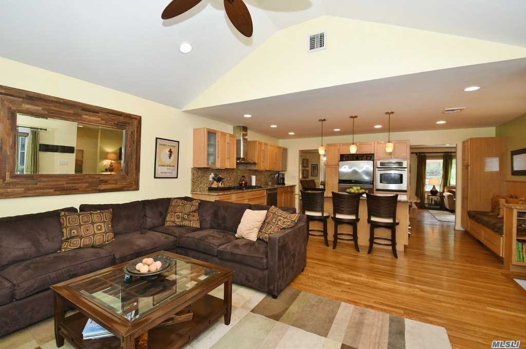 #1 photo, 190 Mill Dam Road, Centerport , NY 11721