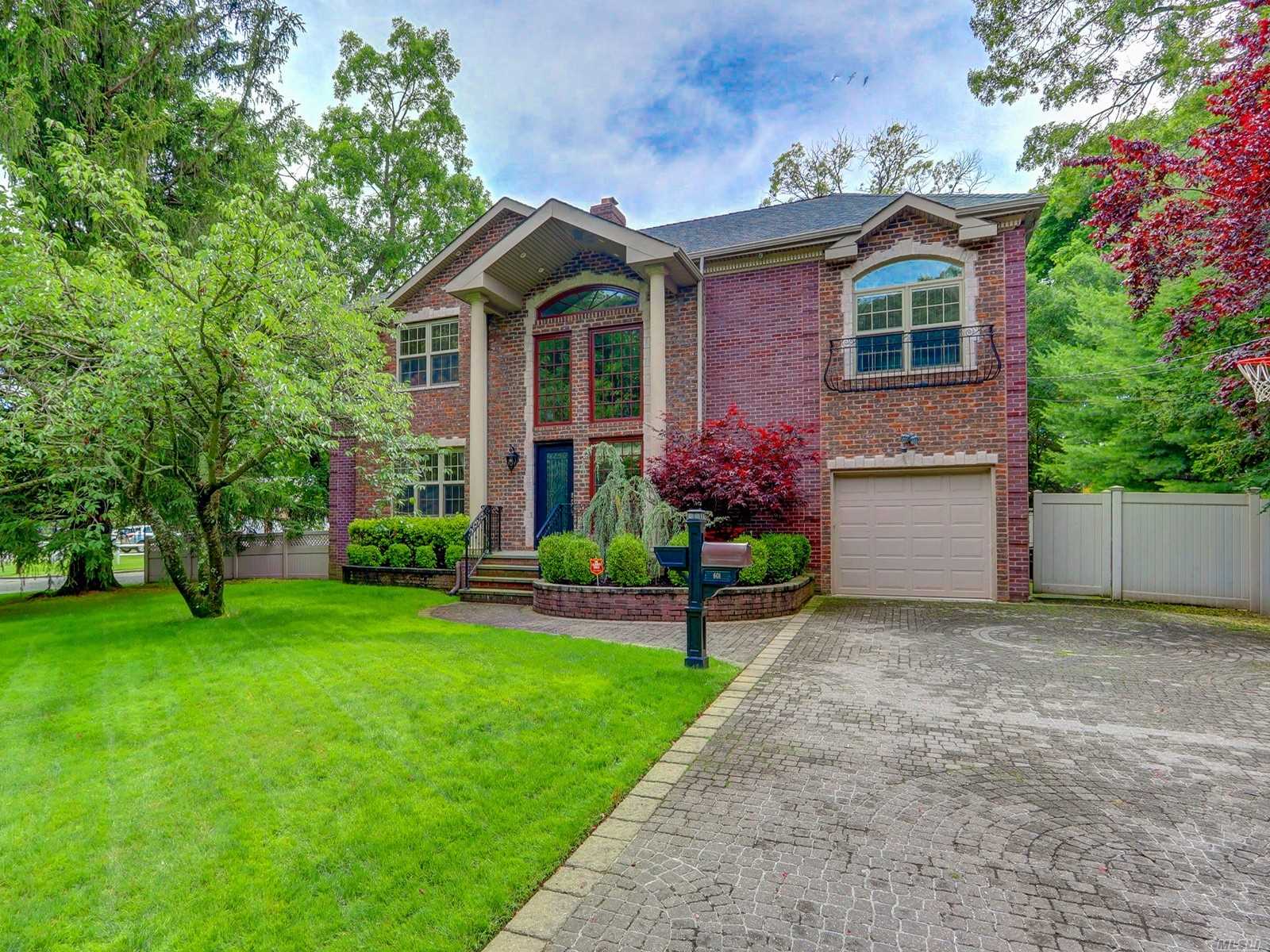 #1 photo, 601 Parkside Boulevard, ナッソー郡 Massapequa , NY 11758