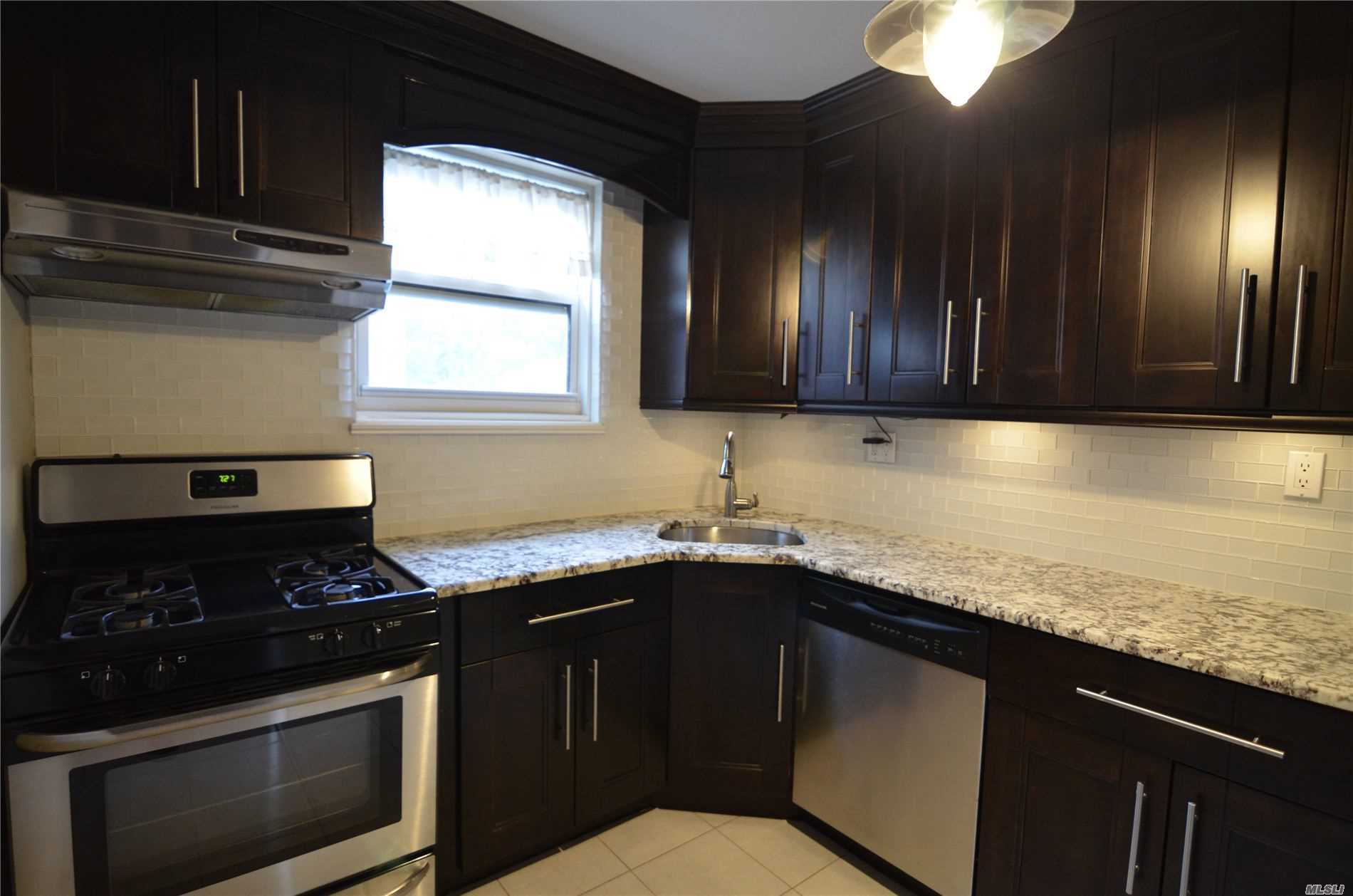 #1 photo, 264-01 Langston Avenue, Glen Oaks , NY 11004