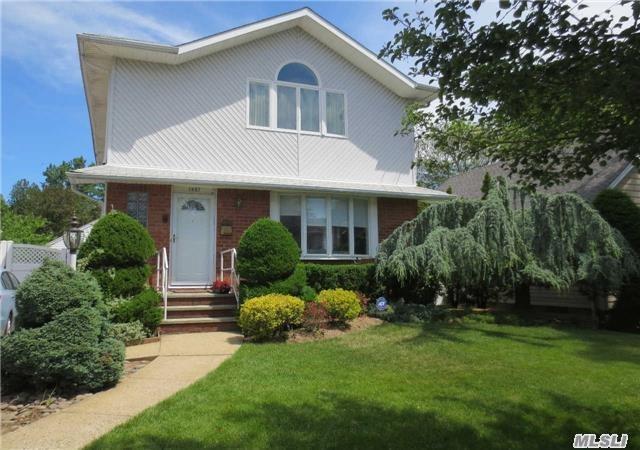 #1 photo, 1957 Orchard Street, Merrick , NY 11566