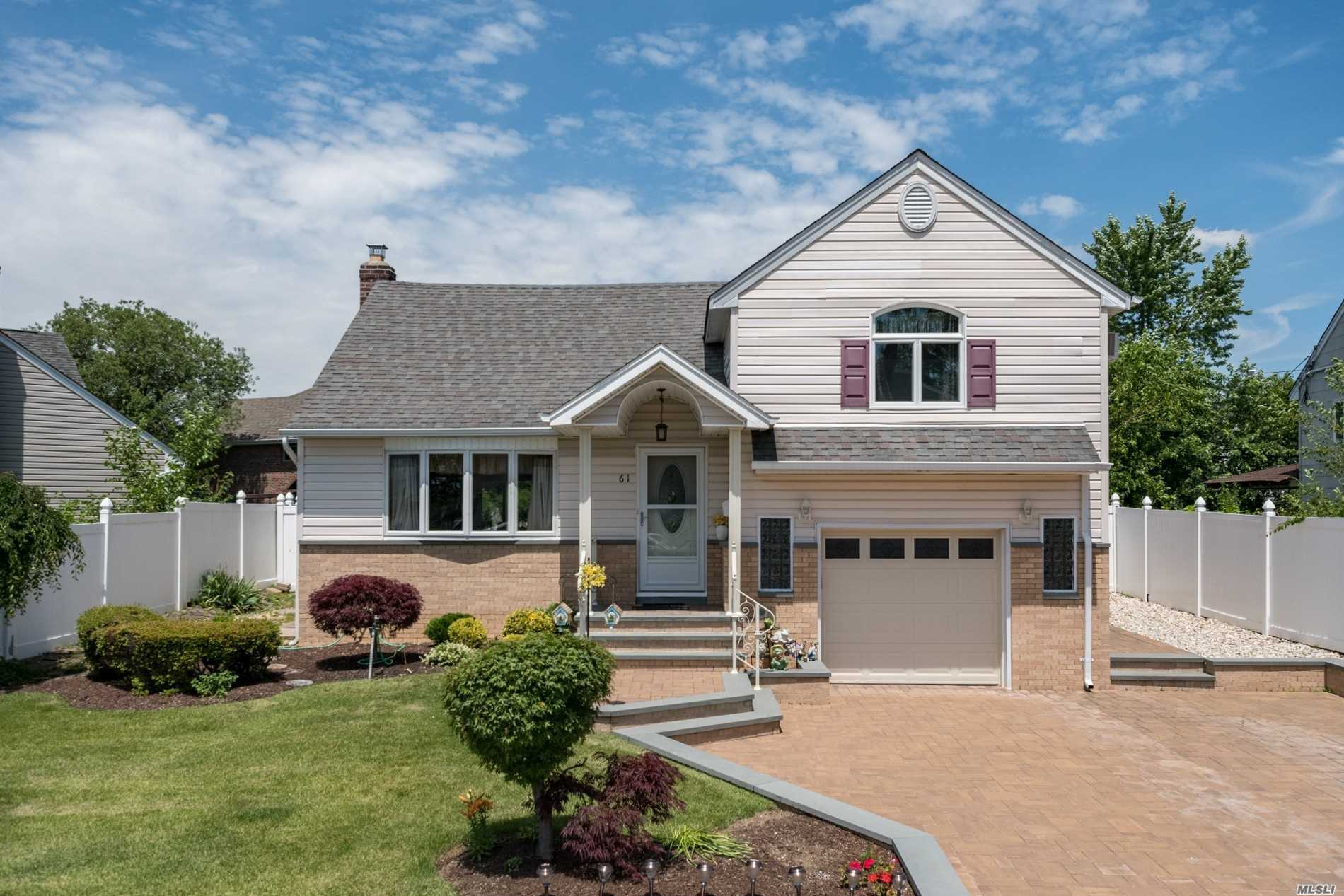 #1 photo, 61 Pine Street, Нассау ‖ Massapequa , NY 11758