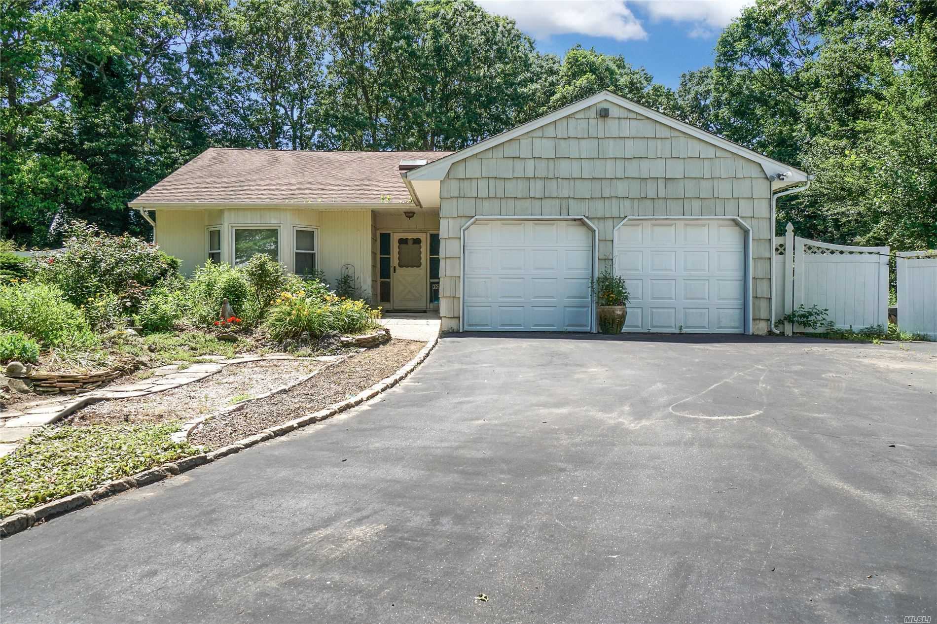 #1 photo, 15 Marlan Court, Саффолк ‖ Smithtown , NY 11787