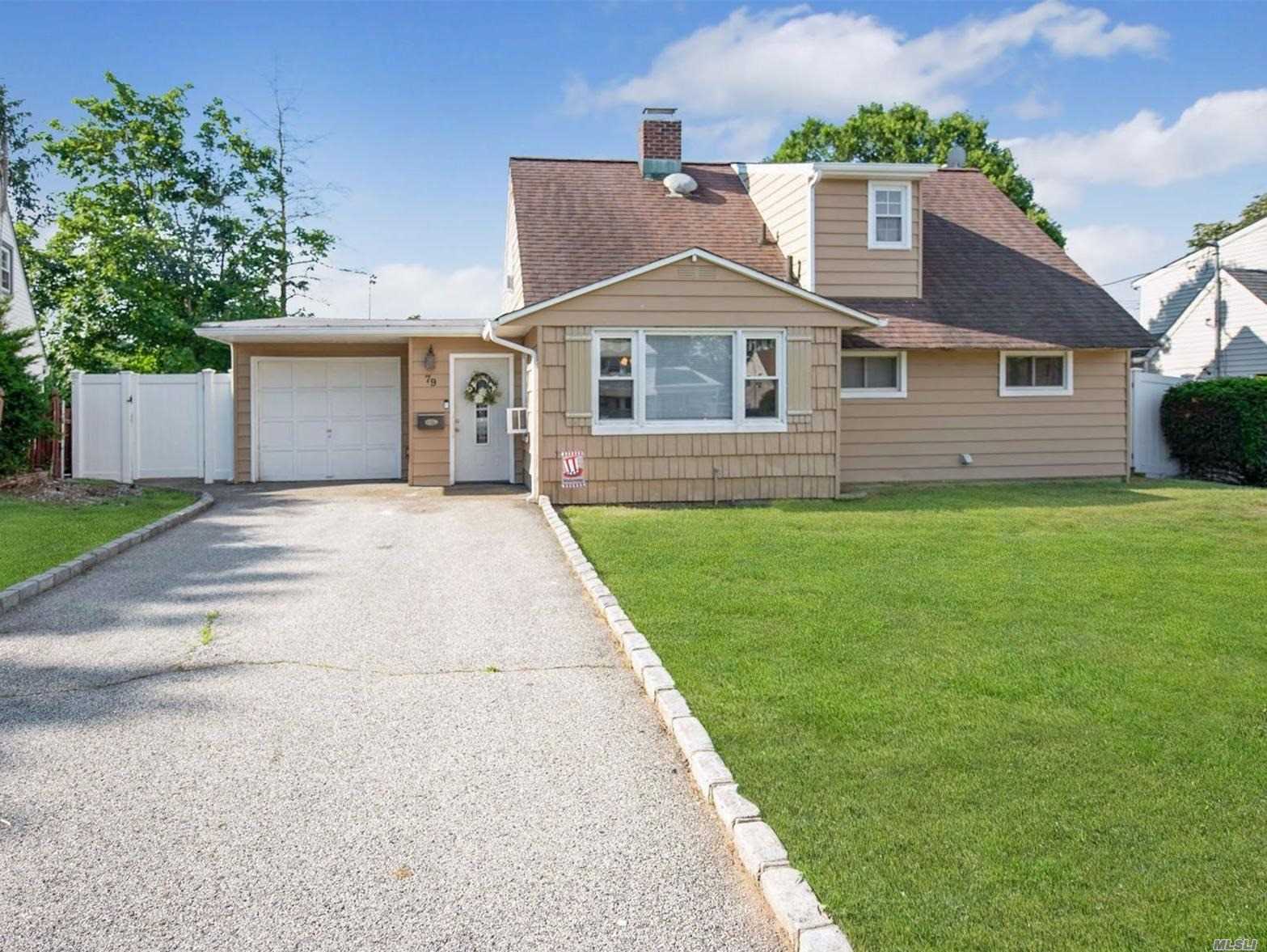 #1 photo, 79 Chimney Lane, 長島 Levittown , NY 11756