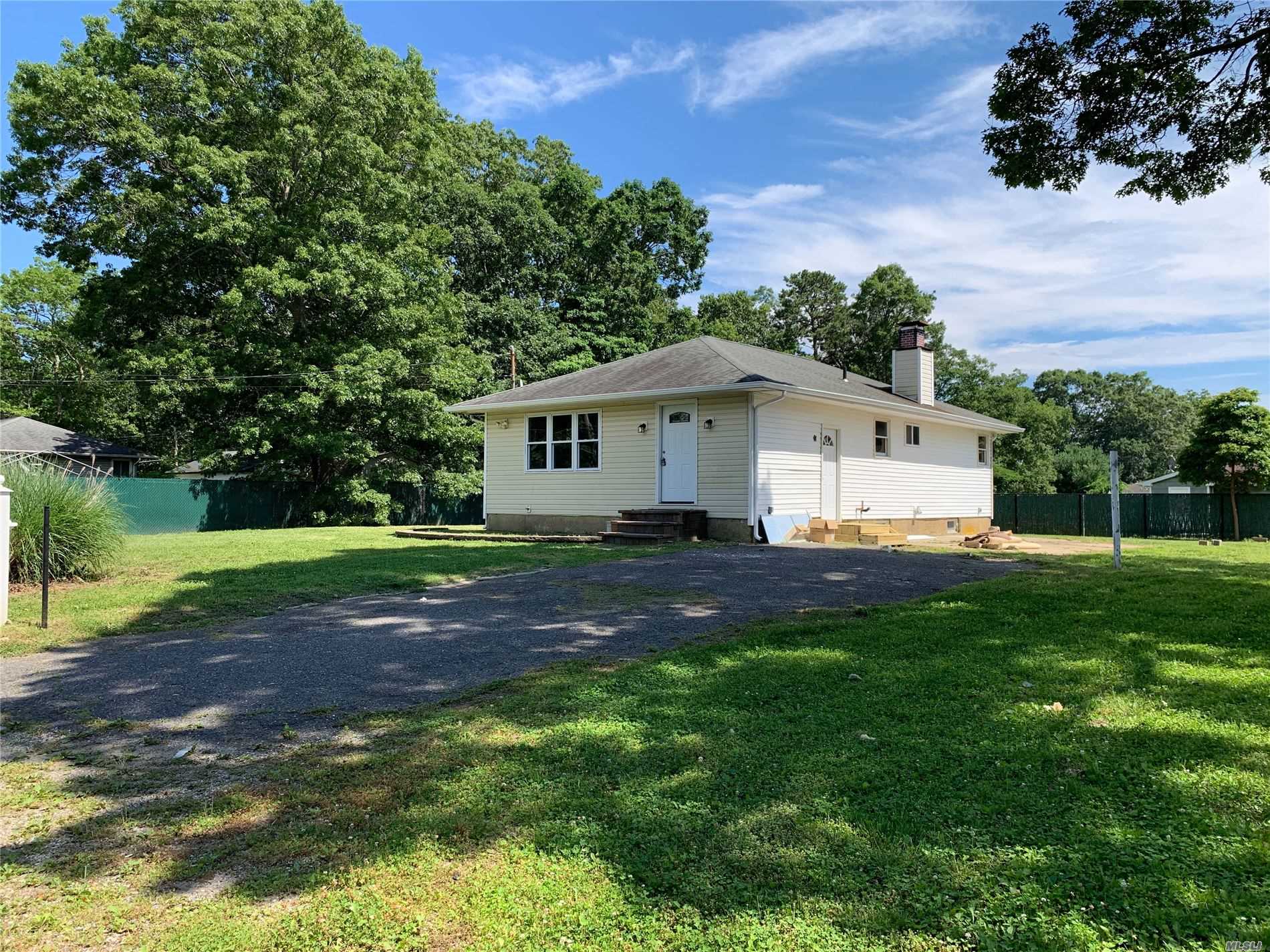 #1 photo, 84 Neptune Avenue, Саффолк ‖ Mastic , NY 11950