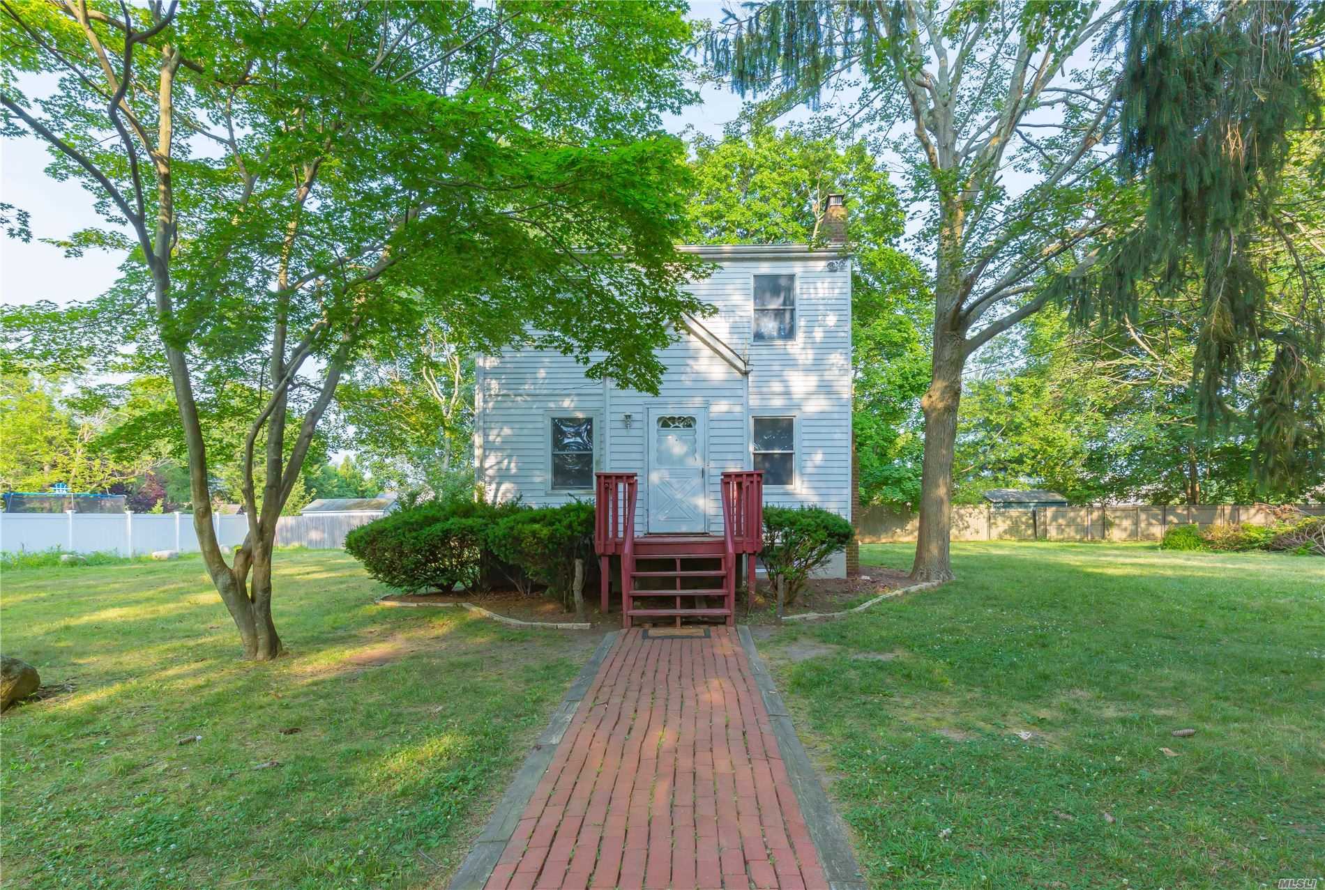 #1 photo, 1 Rogers Avenue, Huntington , NY 11743