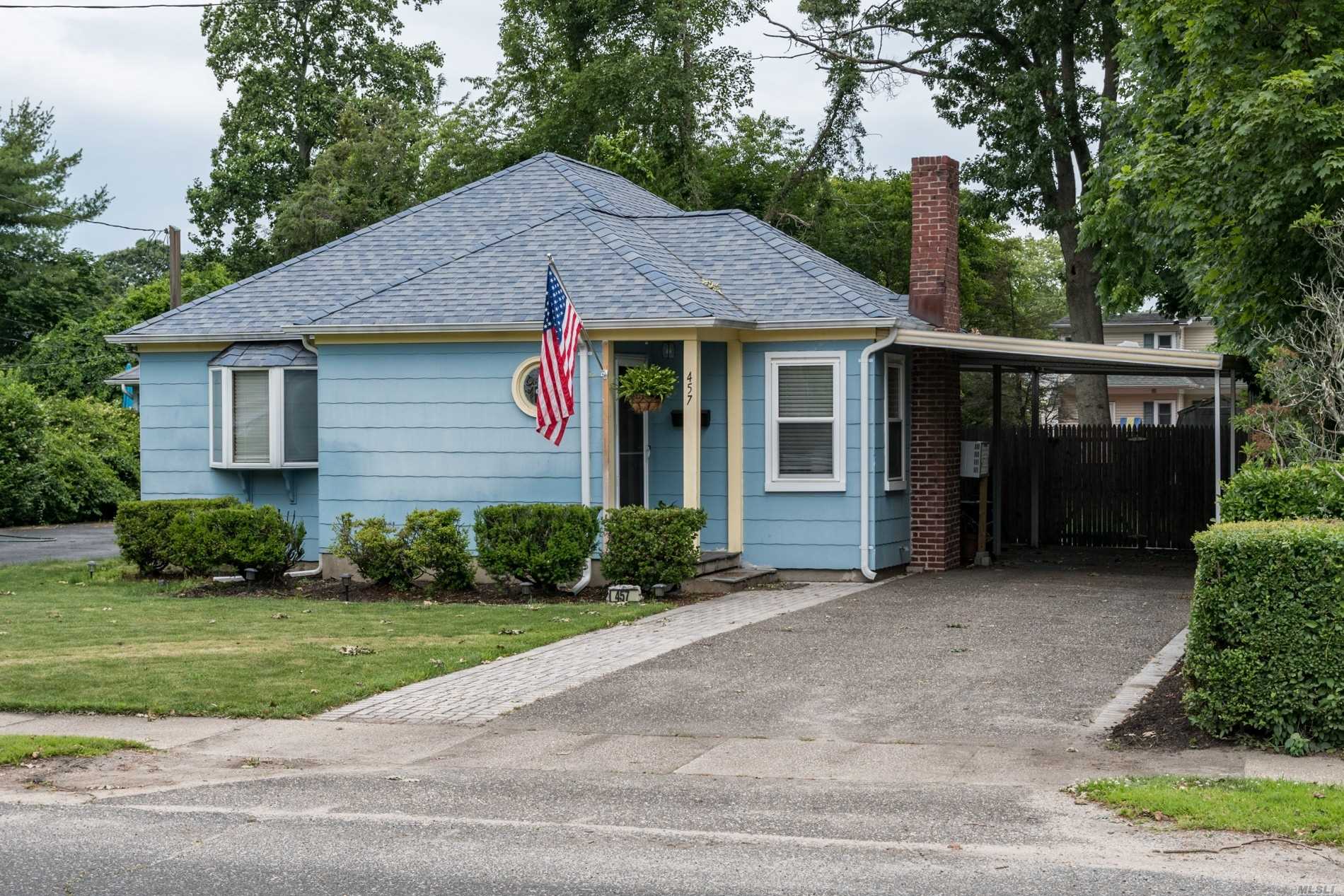 #1 photo, 457 Moffitt Boulevard, Islip , NY 11751