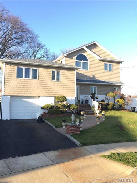 #1 photo, 14 Robin Ter, Massapequa Park , NY 11762