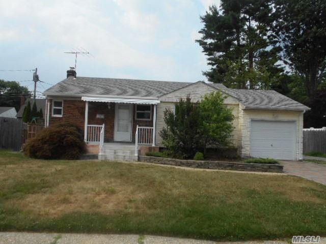 #1 photo, 82 Westbury Avenue, ナッソー郡 Plainview , NY 11803