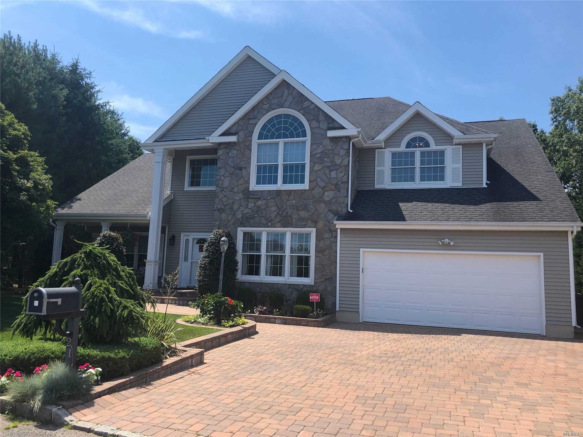 #1 photo, 21 Clover Meadow Ct, מחוז סאפוק Holtsville , NY 11742