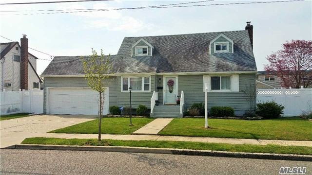 #1 photo, 50 Nims Avenue, サフォーク郡 West Babylon , NY 11704