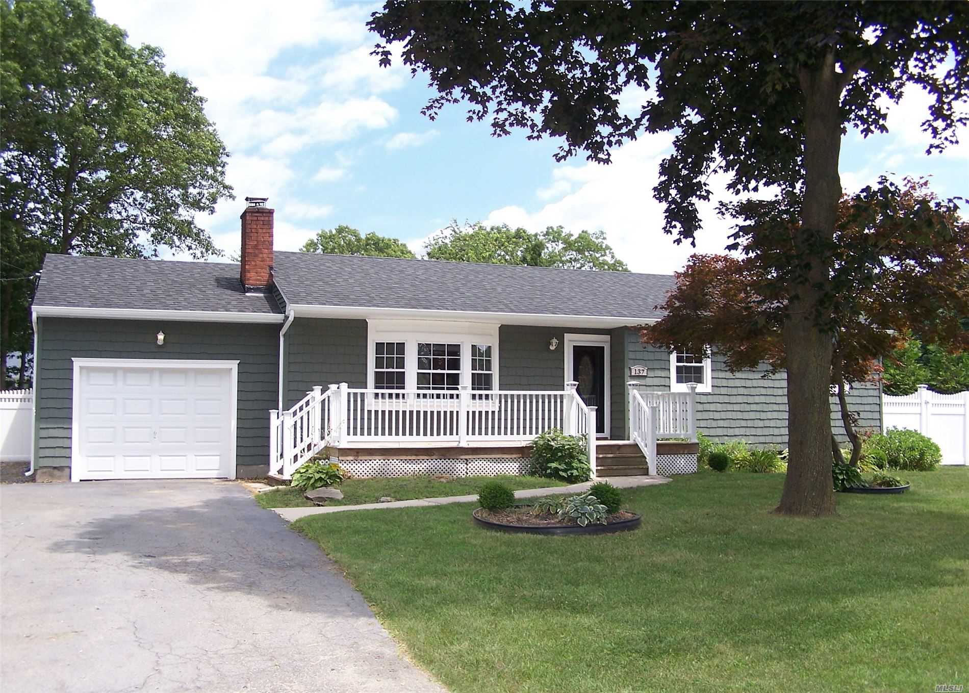 #1 photo, 137 Mount Vernon Avenue, サフォーク郡 Patchogue , NY 11772