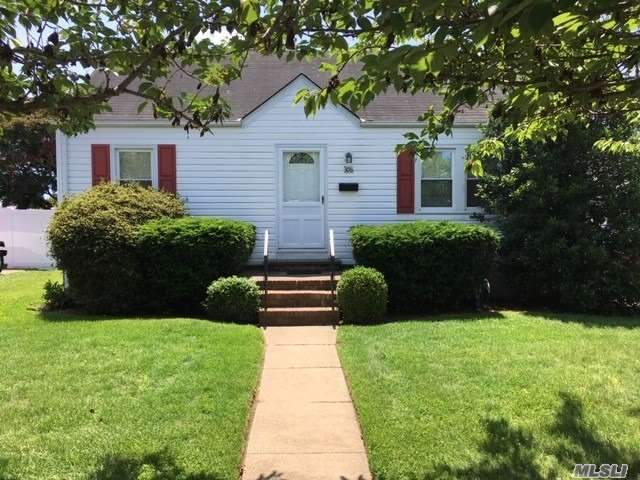 #1 photo, 106 Fallwood Parkway, Farmingdale , NY 11735