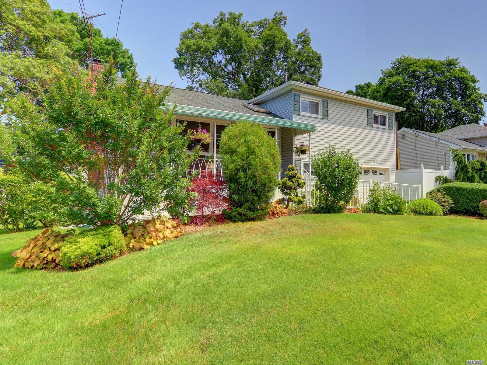 #1 photo, 124 John Street, Massapequa , NY 11758
