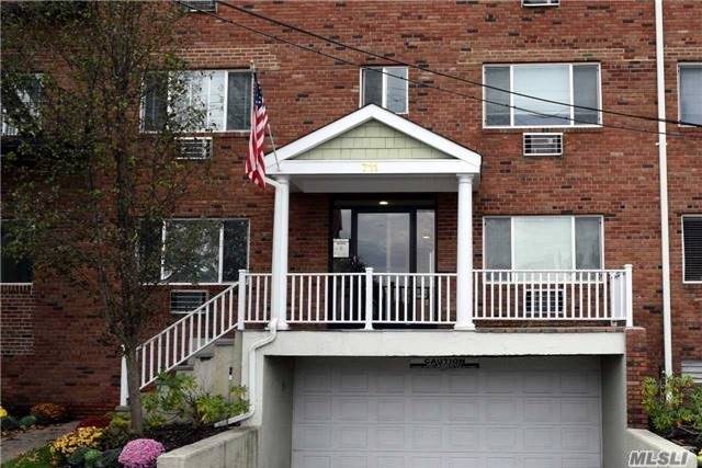 #1 photo, 711 Willis Avenue, ナッソー郡 Williston Park , NY 11596