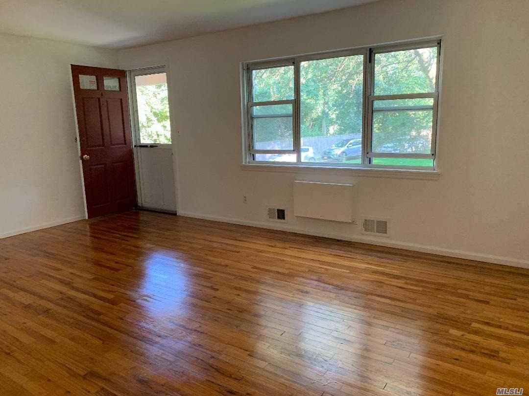 #1 photo, 82 Mcloughlin Street, ナッソー郡 Glen Cove , NY 11542