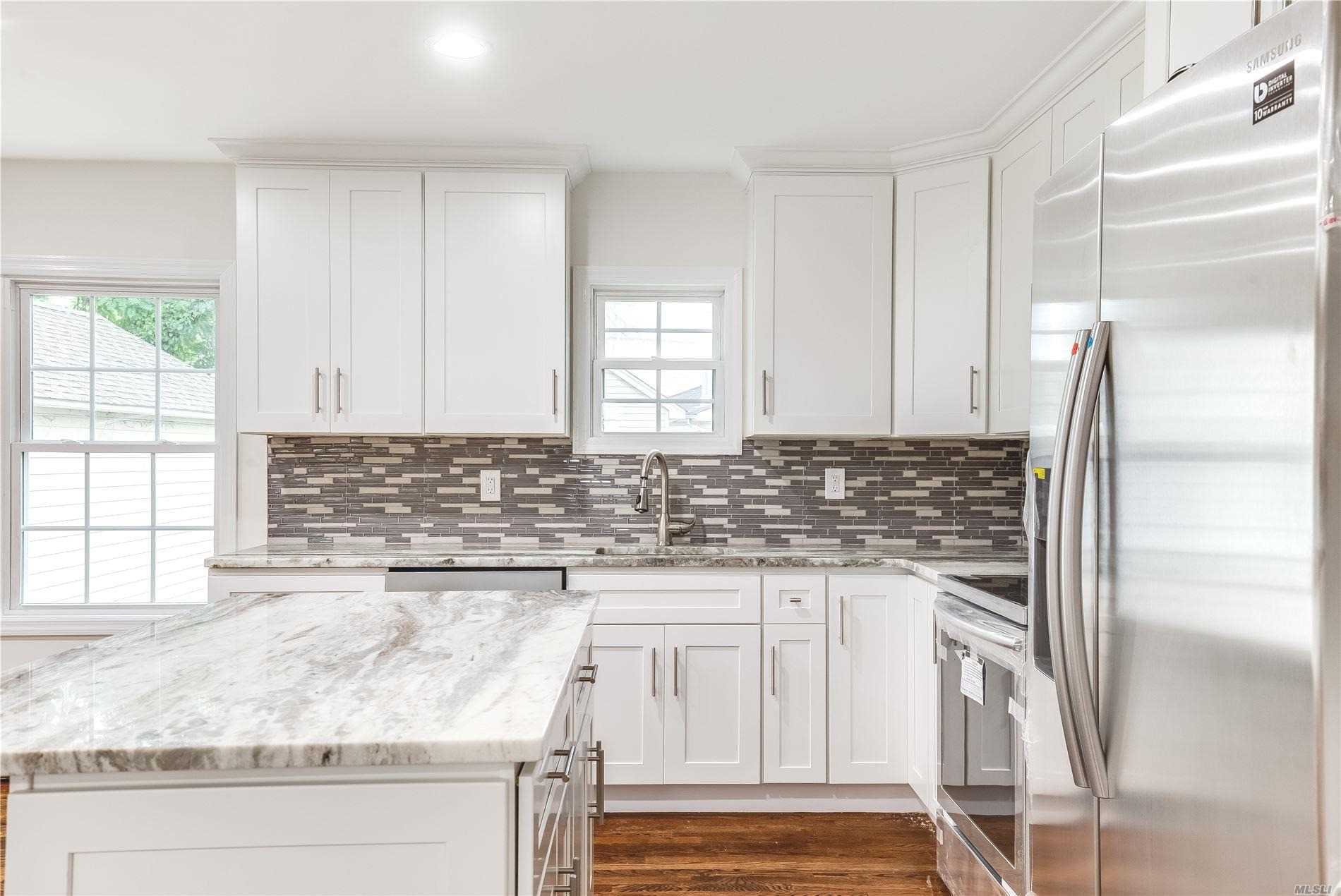 #1 photo, 9 Beachwood Drive, سوفولك Babylon , NY 11702