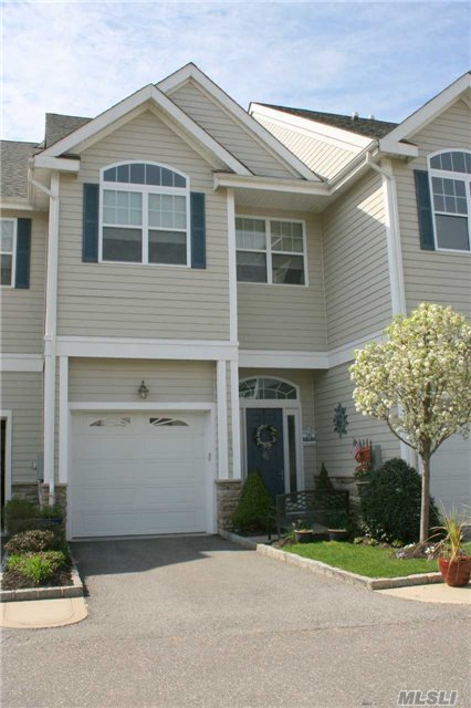 #1 photo, 110 Jackie Court, サフォーク郡 Patchogue , NY 11772