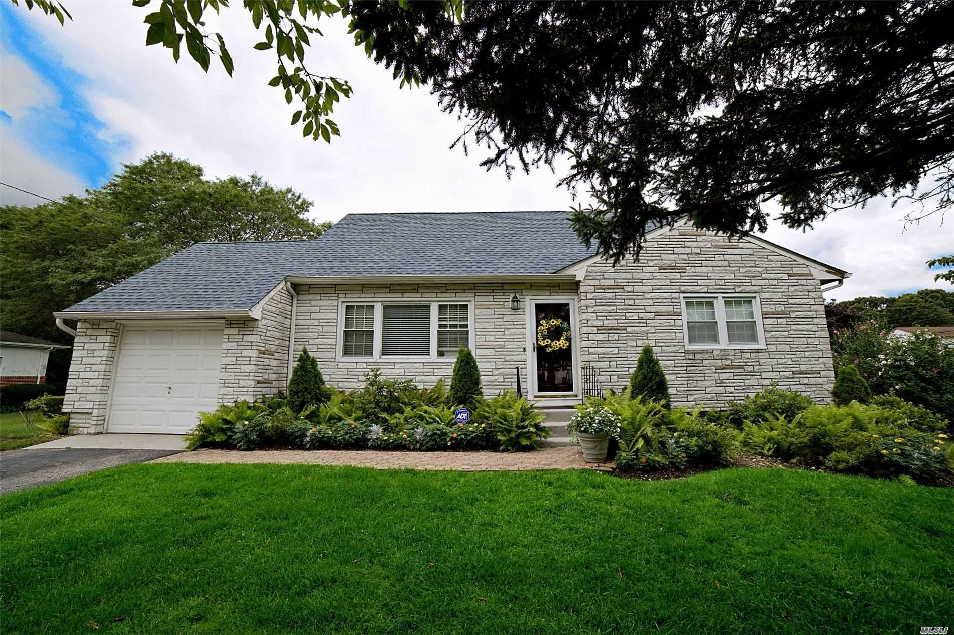 #1 photo, 690 Wilson Boulevard, Central Islip , NY 11722