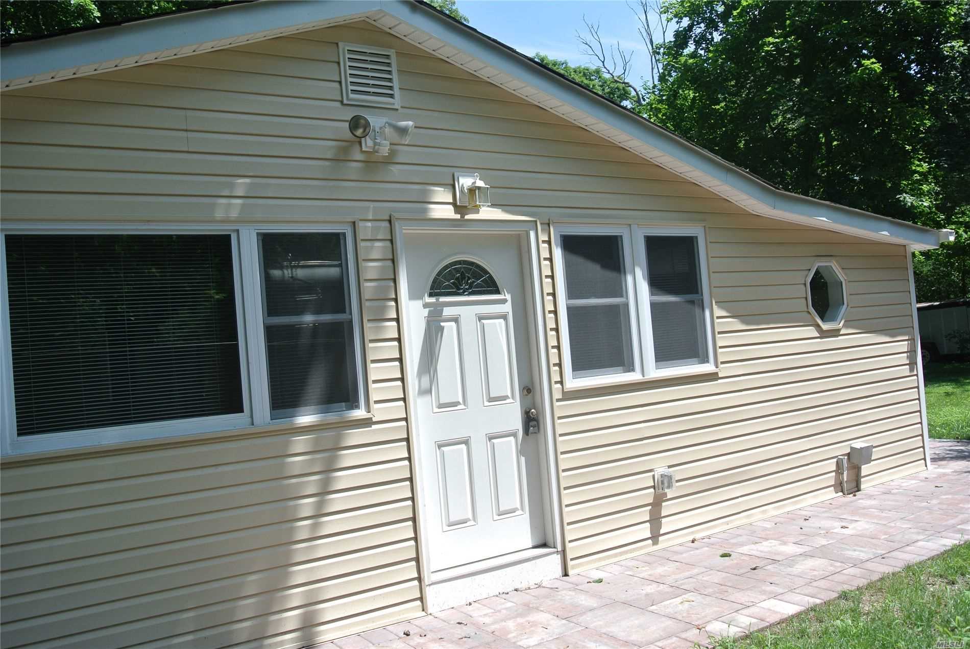 #1 photo, 16 B Stratford Avenue, Greenlawn , NY 11740