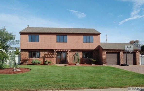 #1 photo, 52 S Shore Drive, Copiague , NY 11726