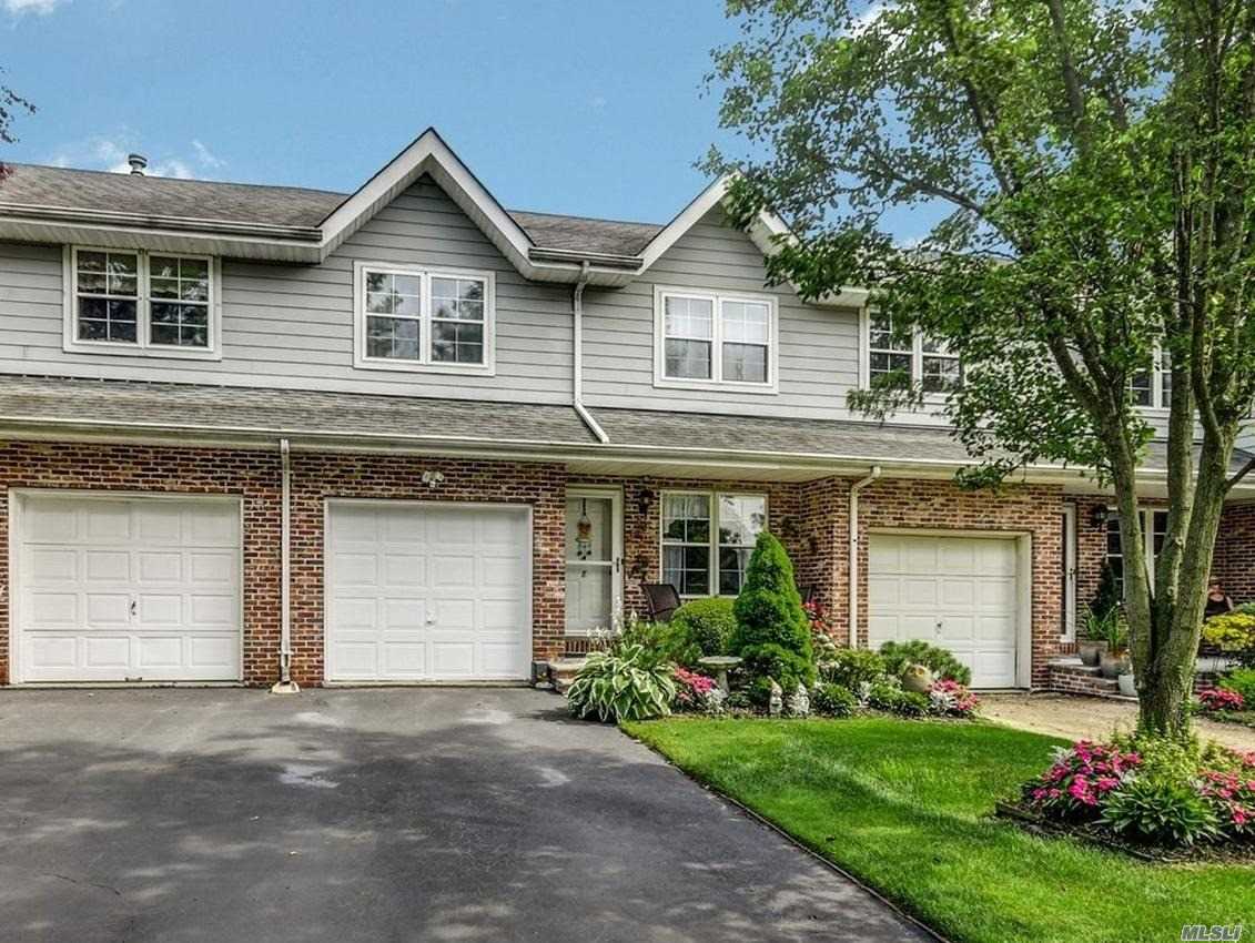 #1 photo, 8 Sprucewood Boulevard, Central Islip , NY 11722