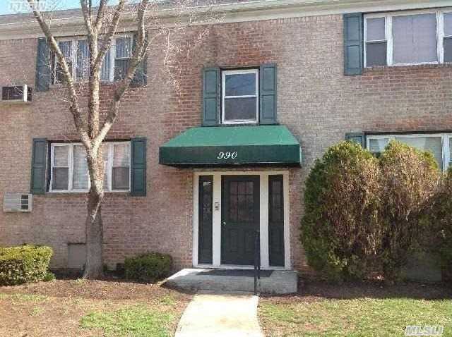 #1 photo, 990 Fenwood Drive, ナッソー郡 Valley Stream , NY 11580