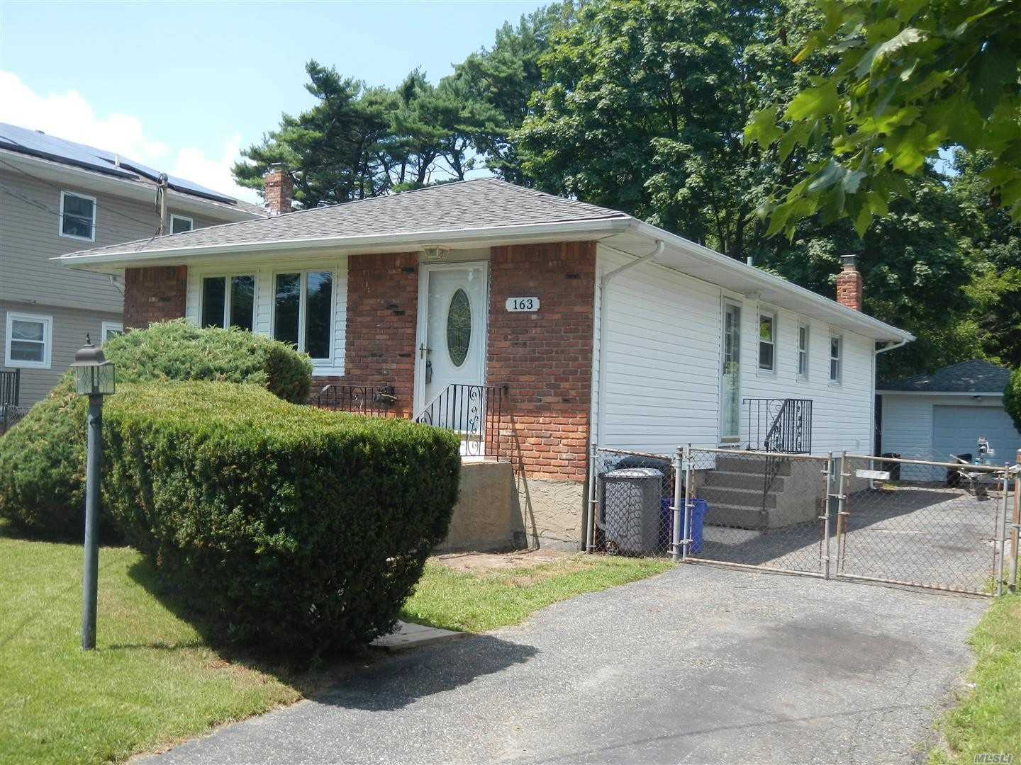 #1 photo, 163 Railroad Avenue, Babylon , NY 11702