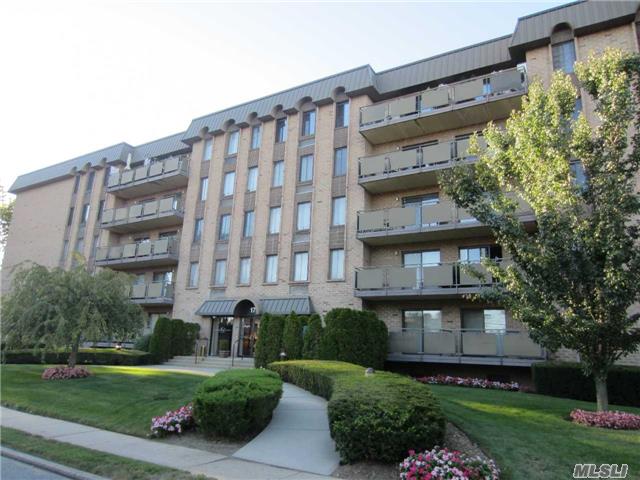 #1 photo, 175 Maple Avenue, নাসাউ কাউন্টি Westbury , NY 11590