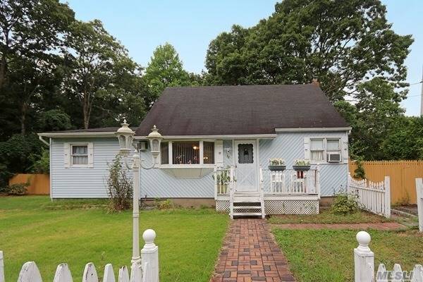 #1 photo, 16 Garden Place, Shirley , NY 11967