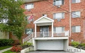 #1 photo, 711 Willis Avenue, ناسو Williston Park , NY 11596