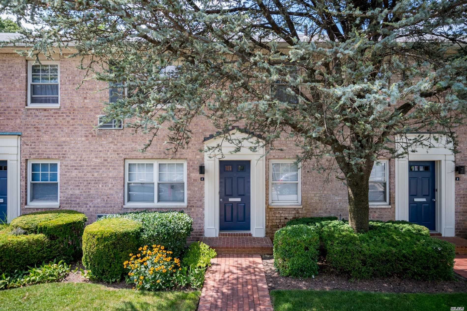 #1 photo, 4 Forest Avenue, מחוז נסאו Rockville Centre , NY 11570