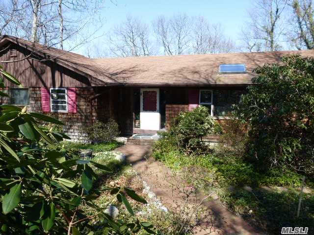 #1 photo, 71 Laurel Hill Rd, سوفولك Centerport , NY 11721