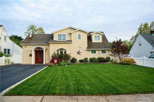 #1 photo, 14 Tiller Lane, ナッソー郡 Levittown , NY 11756