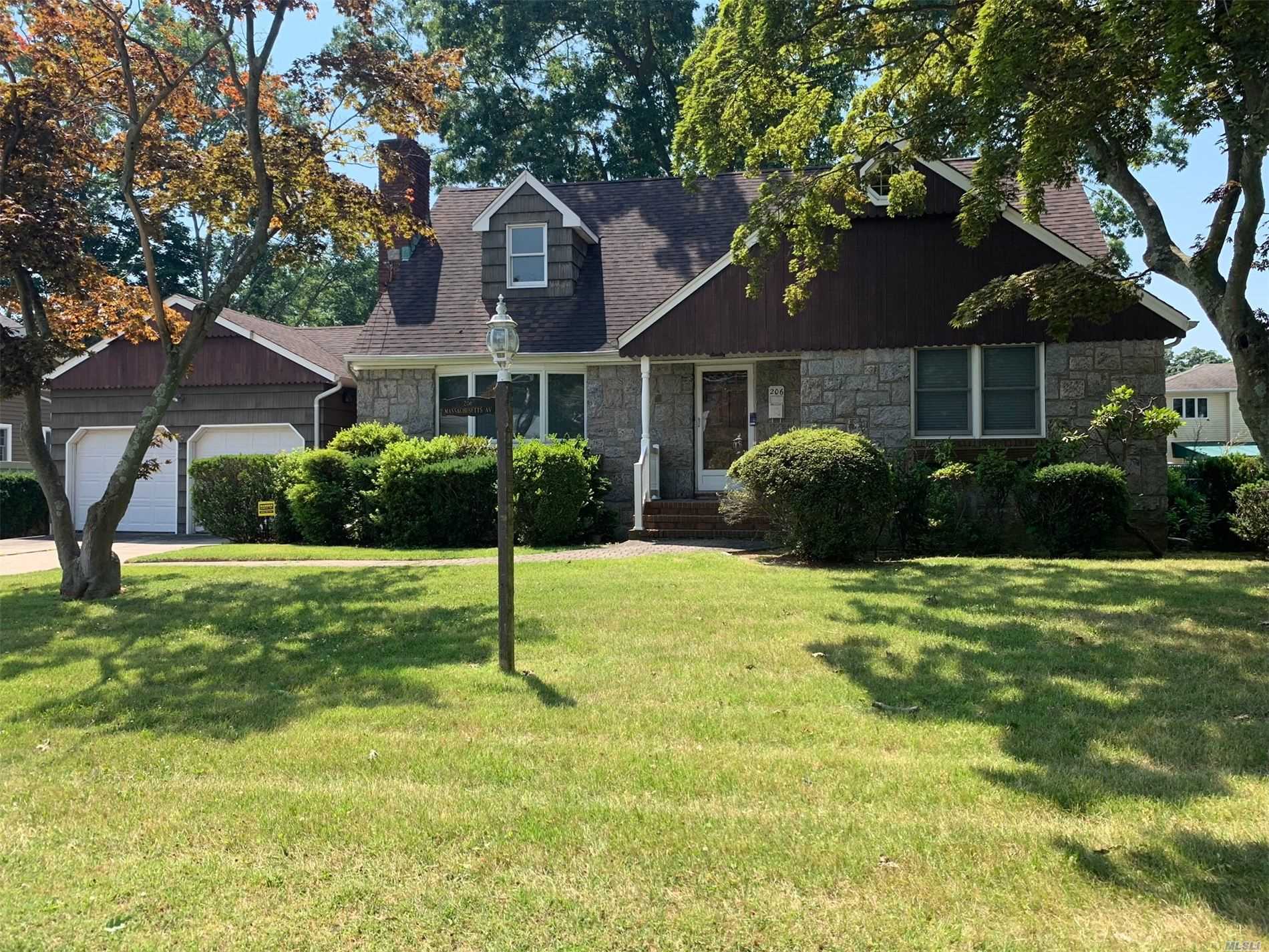 #1 photo, 206 Massachusetts Avenue, ナッソー郡 Massapequa , NY 11758