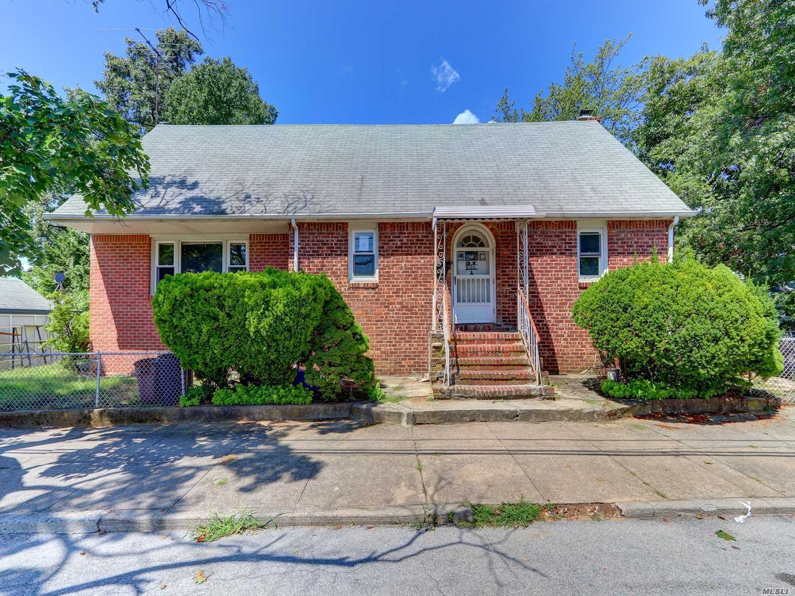 #1 photo, 102 Lyon Street, ナッソー郡 Valley Stream , NY 11580