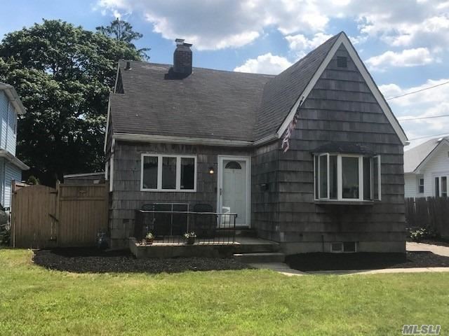 #1 photo, 68 Beechwood Street, سوفولك Farmingdale , NY 11735