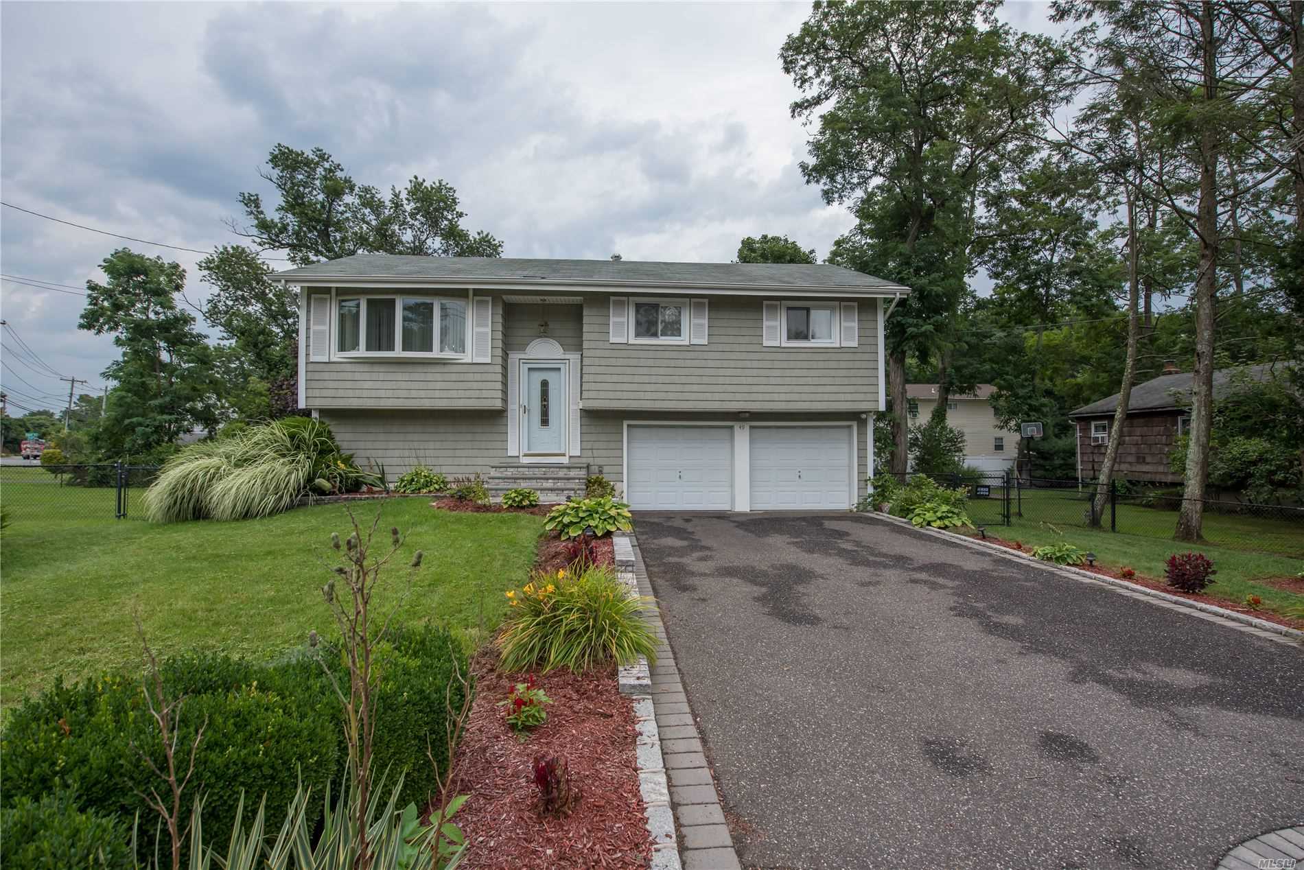 #1 photo, 49 Venedia Drive, Wheatley Heights , NY 11798