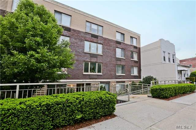 #1 photo, 33-30 61st Street, クイーンズ区 Woodside , NY 11377