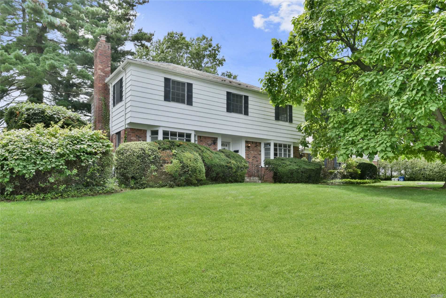#1 photo, 64 Vanderlyn Drive, Manhasset , NY 11030