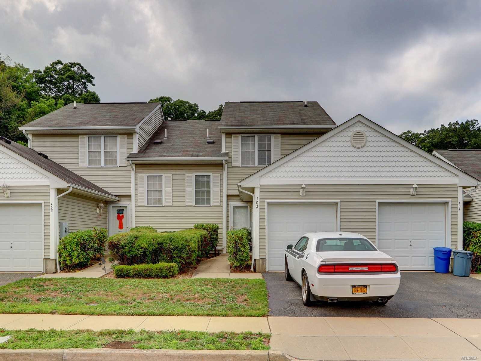 #1 photo, 102 Cutchogue Court, サフォーク郡 Melville , NY 11747