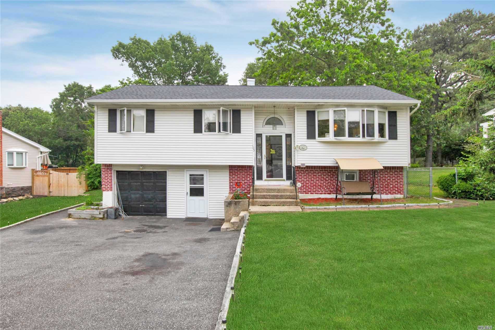 #1 photo, 103 Plymouth Boulevard, Smithtown , NY 11787