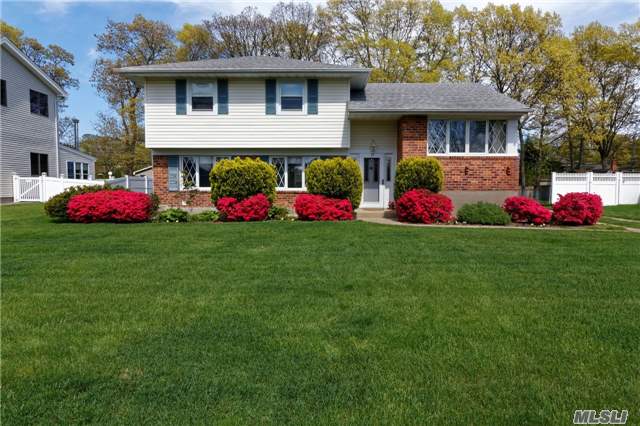 #1 photo, 35 Hobart Street, Саффолк ‖ East Islip , NY 11730