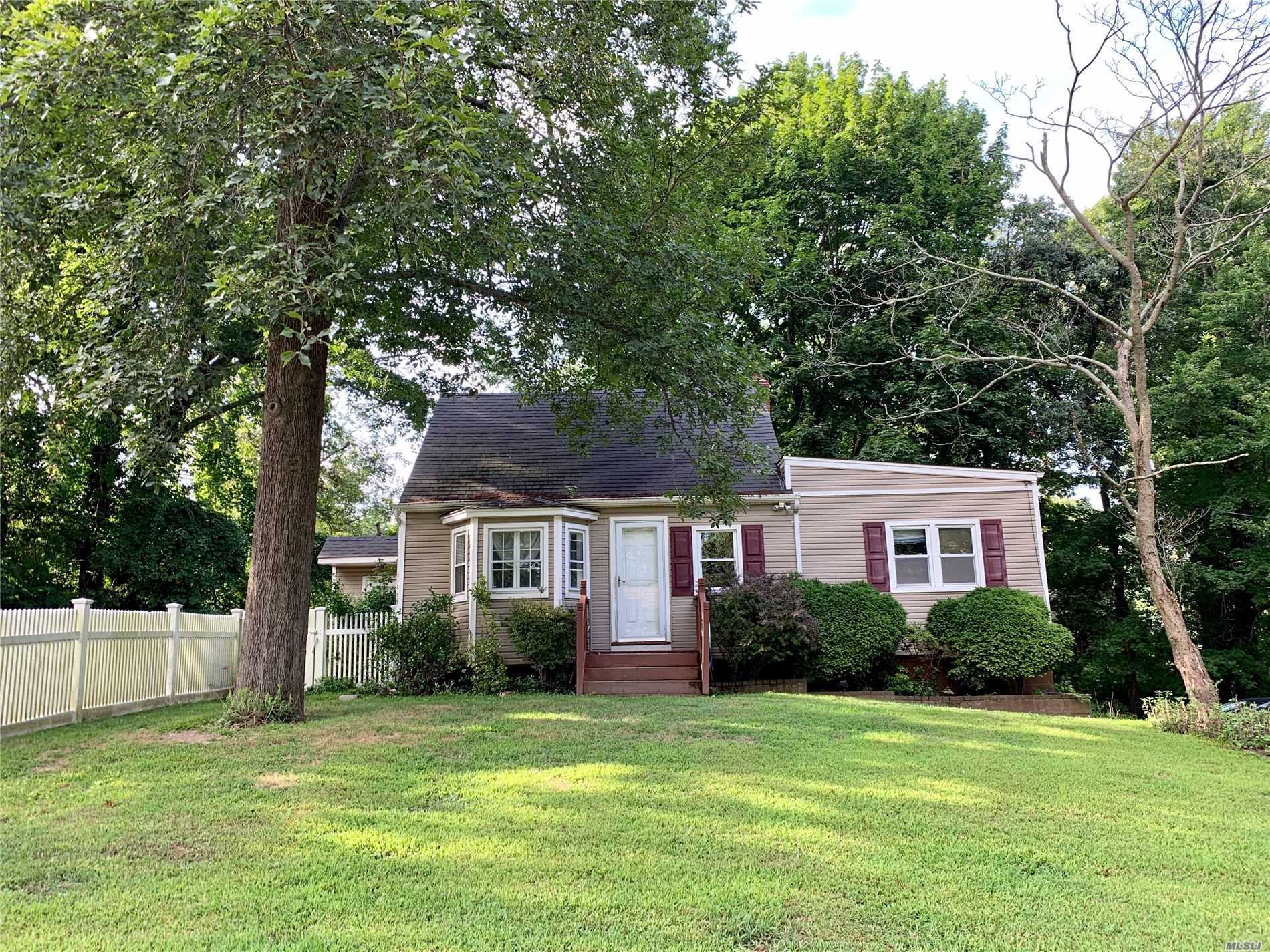 #1 photo, 52 Faye Street, Wading River , NY 11792