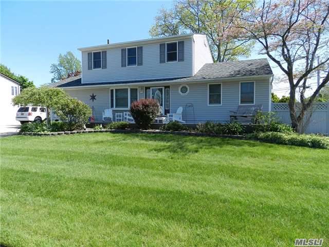 #1 photo, 22 Windsor Street, Саффолк ‖ Islip , NY 11751