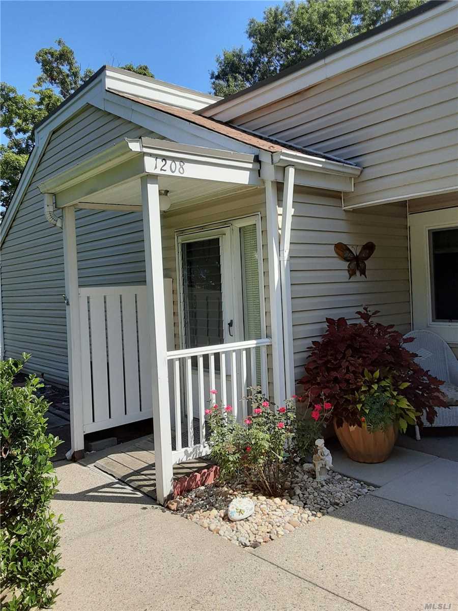 #1 photo, 1208 Cabot Court, سوفولك Saint James , NY 11780