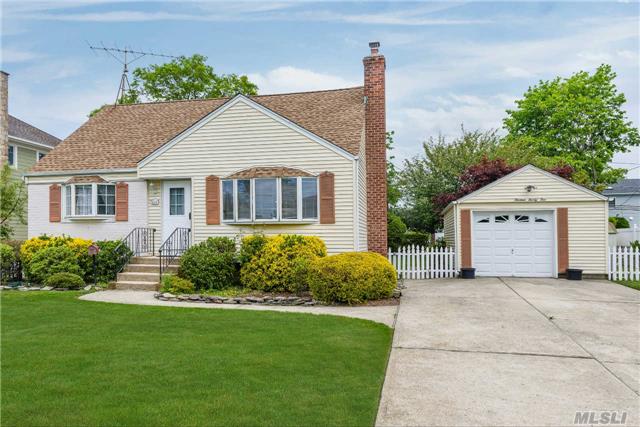 #1 photo, 1325 Chelsea Road, Wantagh , NY 11793